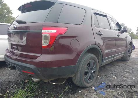 2013 Ford Police Interceptor z USA, uszkodzony, nr VIN 1FM5K8AR8DGA42341